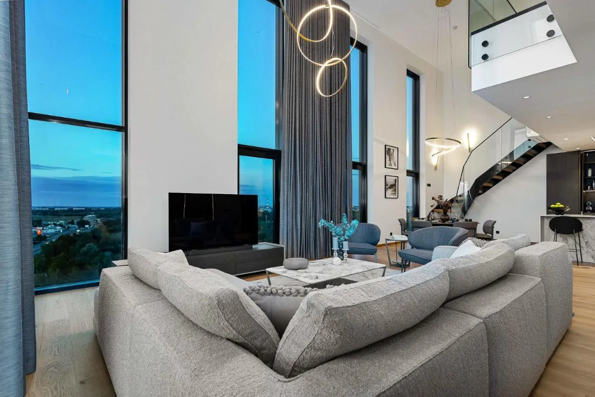 Image 2 of Elegant Seaview Penthouse 3BR Ensuite Luxury Retreat with Sauna and Free Parking