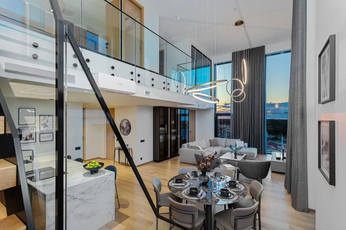 Image 5 of Elegant Seaview Penthouse 3BR Ensuite Luxury Retreat with Sauna and Free Parking