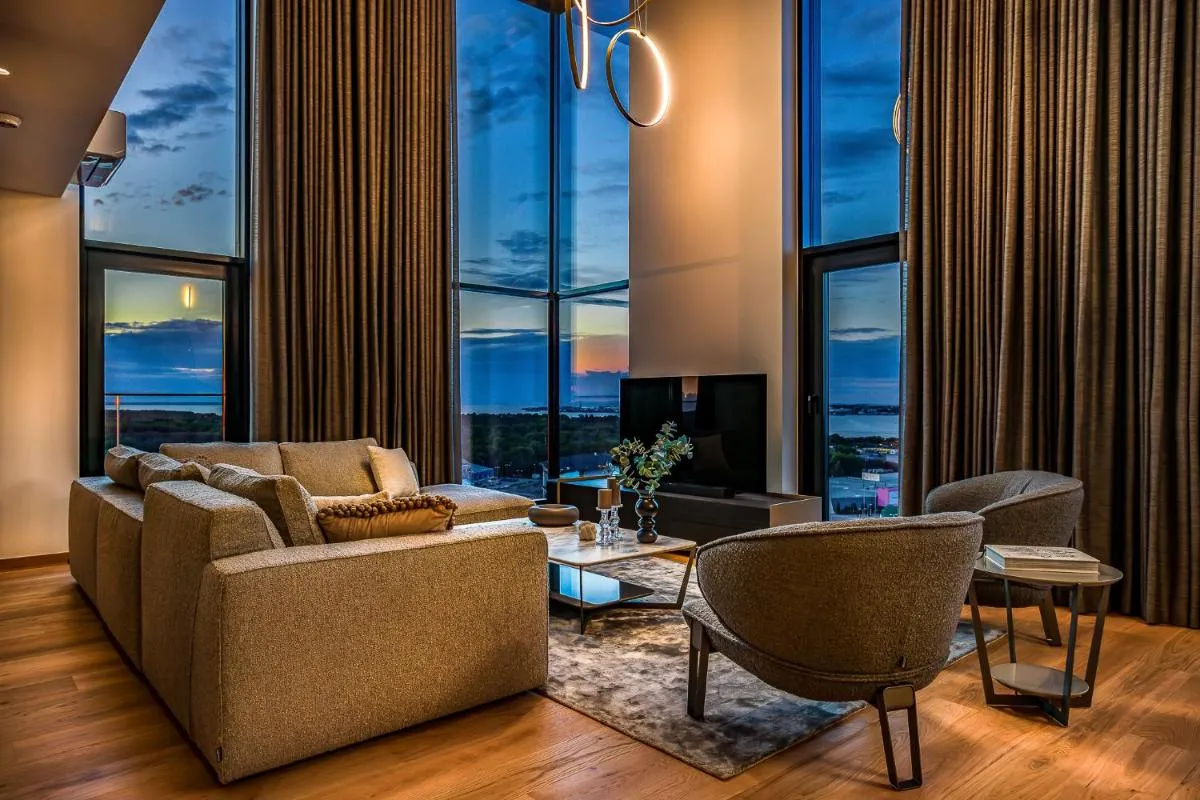 Image 1 of Elegant Seaview Penthouse 3BR Ensuite Luxury Retreat with Sauna and Free Parking