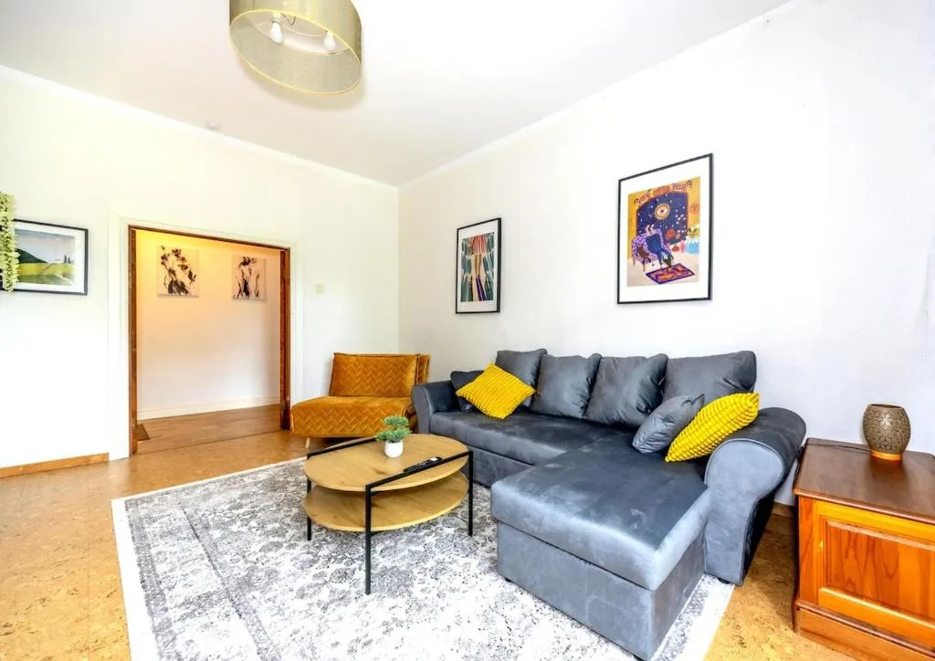 Image of High ceilings 75m2 Sleeps 9 Free parking