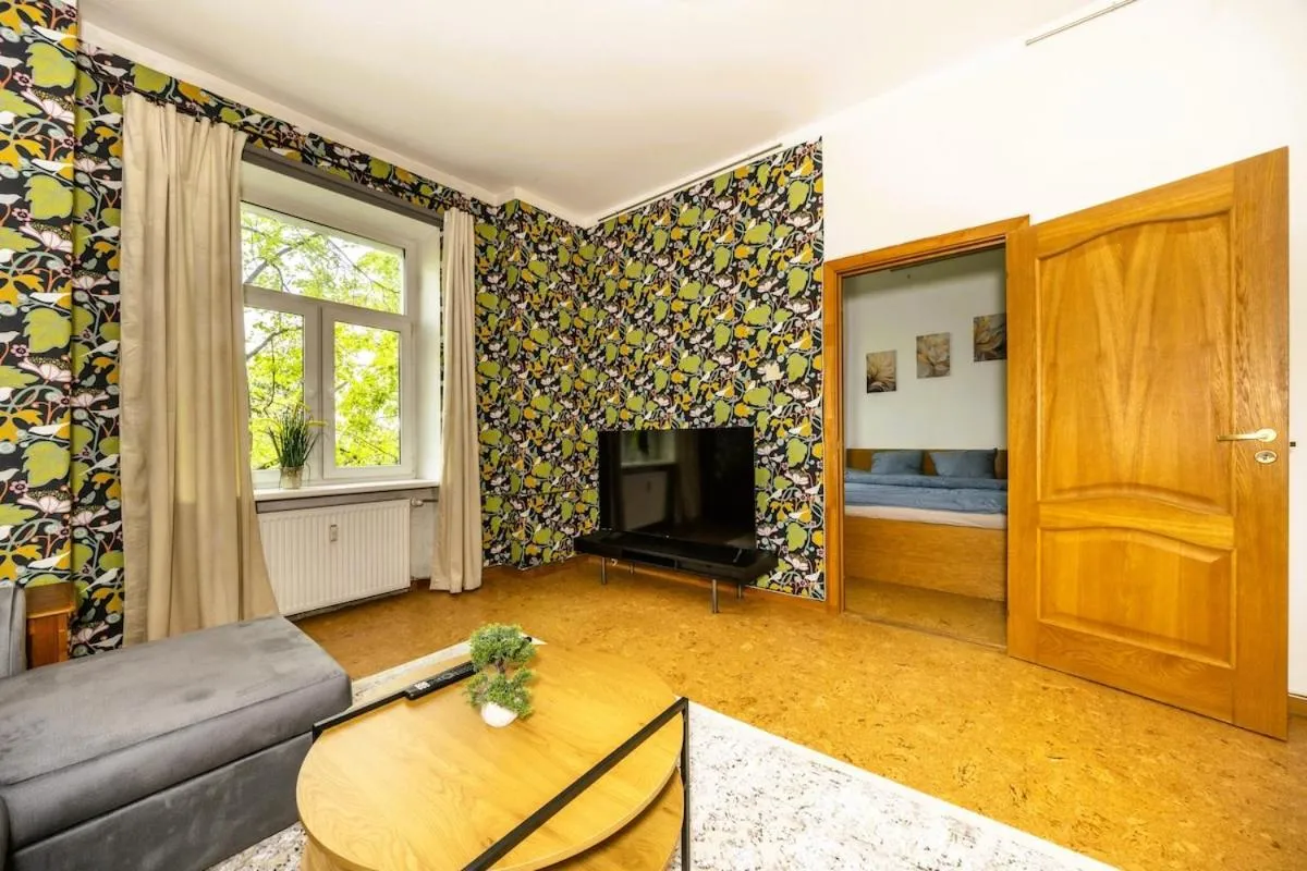 Image 4 of High ceilings 75m2 Sleeps 9 Free parking