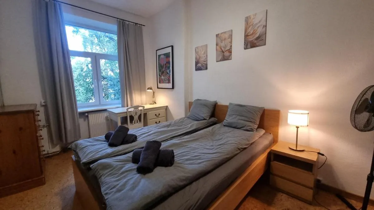 Image 1 of High ceilings 75m2 Sleeps 9 Free parking