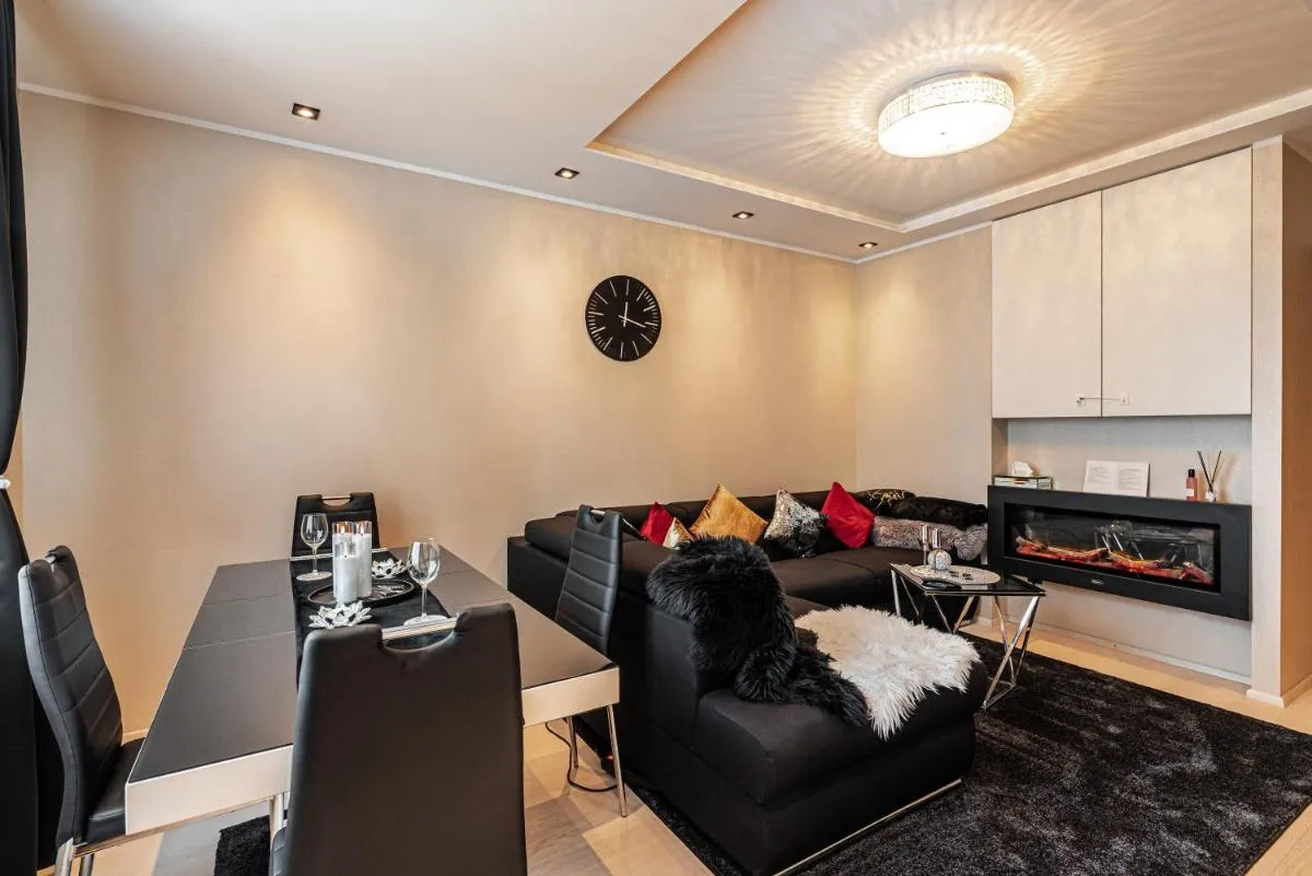 Image 4 of LuxeCityApartment