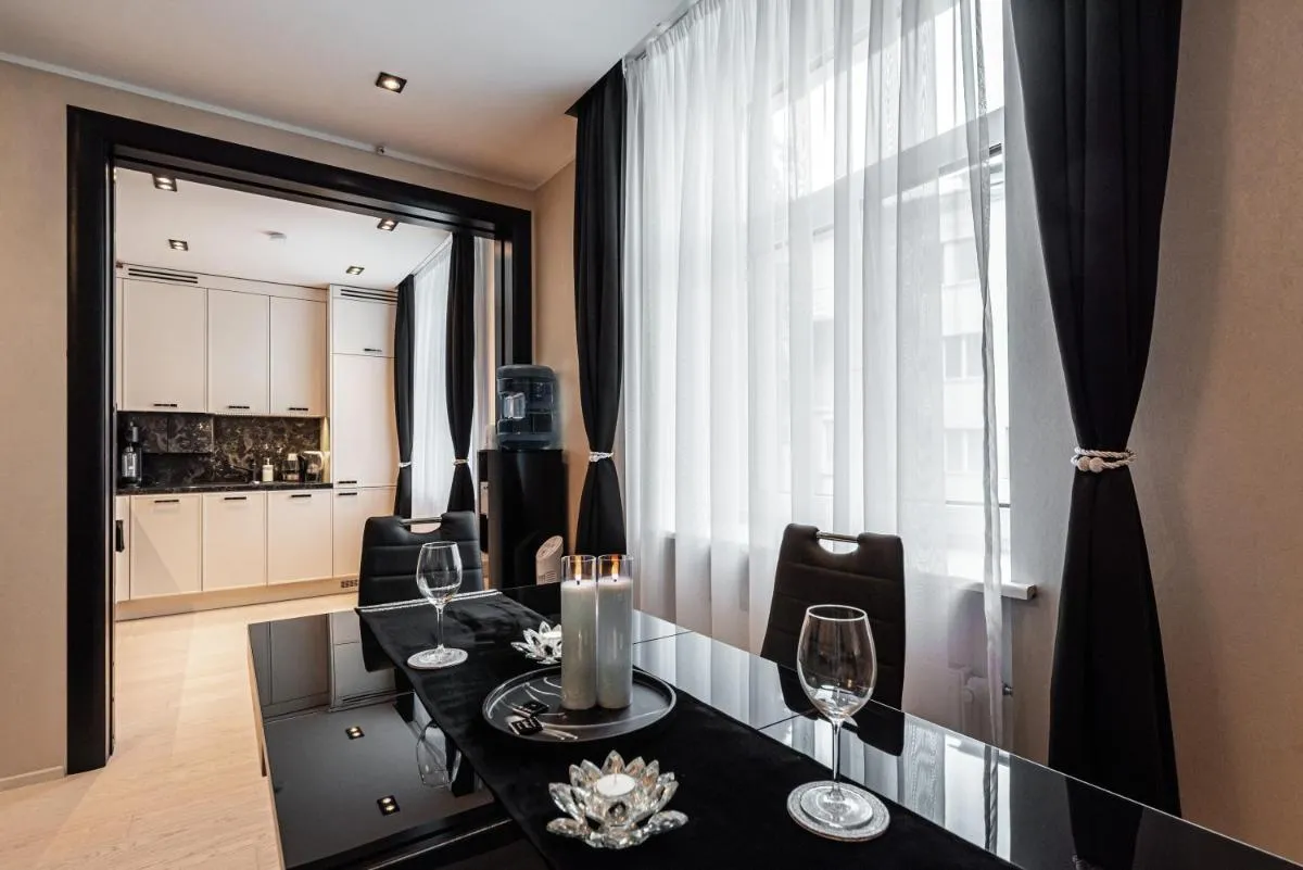 Image 2 of LuxeCityApartment