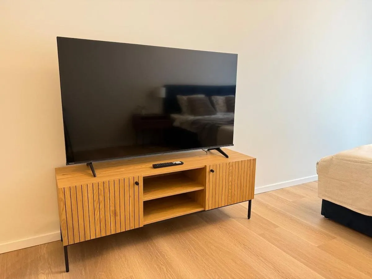 Image 2 of Modern 1BR Near Port & City Center