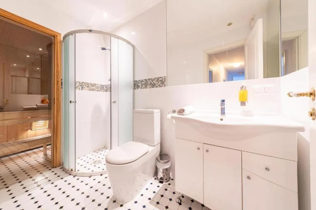 Image of Sauna City Centre Apartment 2 bedroom 2 bathroom