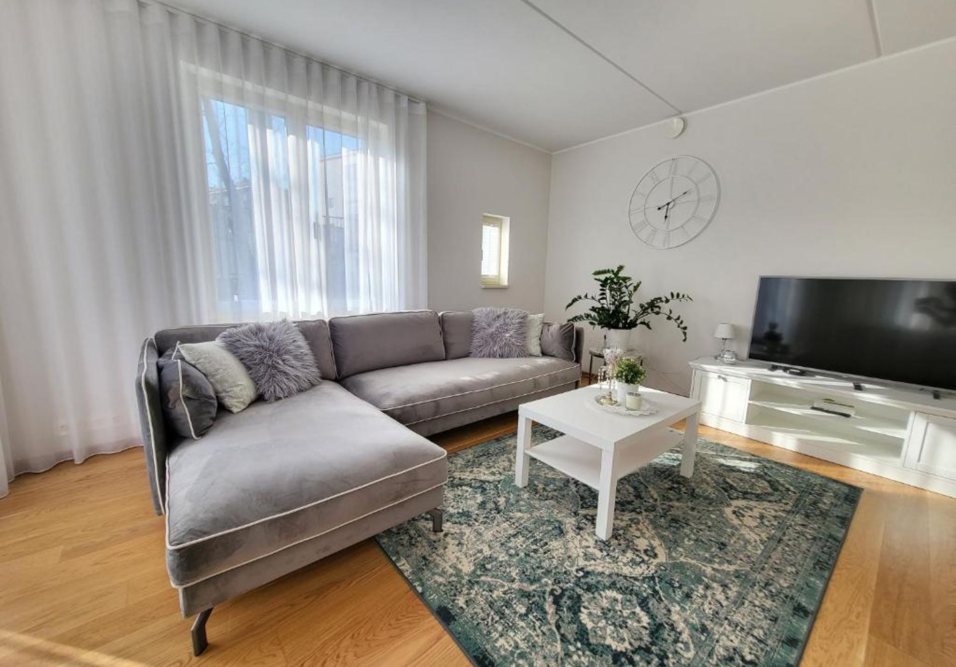 City Center Bright Home